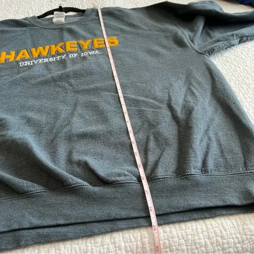 Gildan  Iowa Hawkeyes Gray Crewneck Sweatshirt 2XL