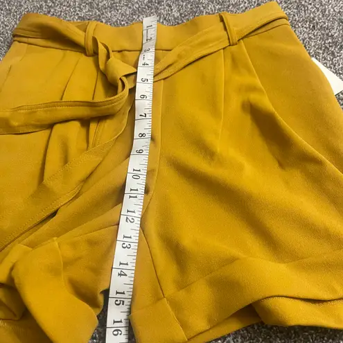 Anne Klein Nwt  Marigold Belt Dress Shorts Size Small