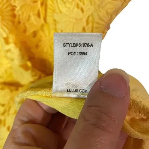 Lulus Yellow Love Poem Floral Crochet Lace Halter Sleeveless Dress Size Medium