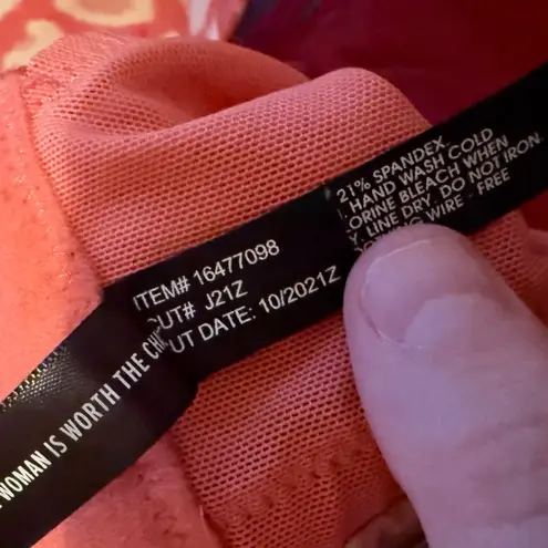 Torrid Curve Push Up Plunge Bra Women’s Size 50C Wire Free Pink Heart Print