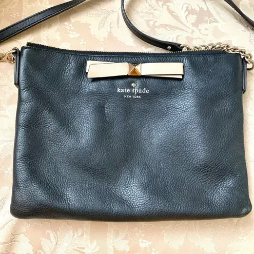 Kate Spade  Hancock Park Ginnie Pebble Leather Crossbody Bag with Bow in Black