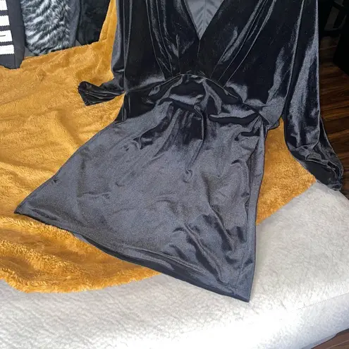 Eloquii Shoulder Pad Velvet Mini Dress in Black