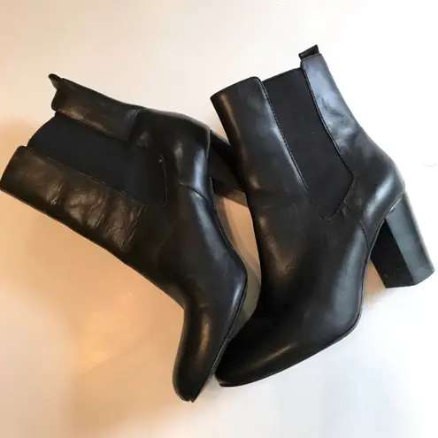 Tahari Garnet Black Leather Ankle Bootie Women’s Size 8