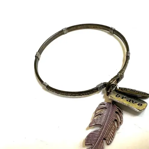 Plunder brave feather bangle bracelet wirh feather