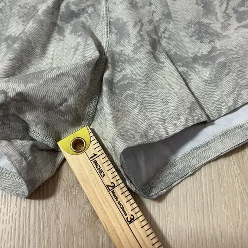 Vuori Athletic Works Womens Active Shorts Camo Print Black Waist Zip Pocket Sz M