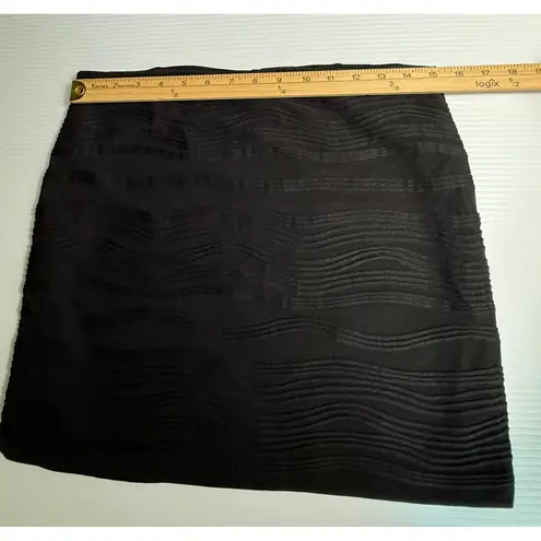 Heart soul Black Mini Skirt Textured Wavy Design Elastic Waist Casual