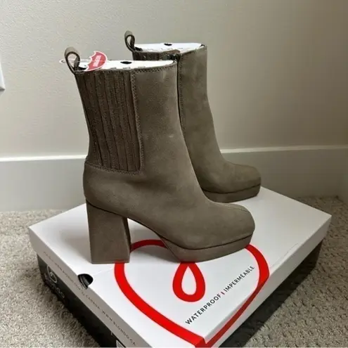 Blondo Rozalie Waterproof Platform Chelsea Boot Grey Brown Suede Leather Size 7