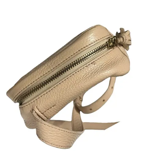 Cuyana Classic Leather Camera Crossbody Bag Tassel Beige Women’s One Size Tan