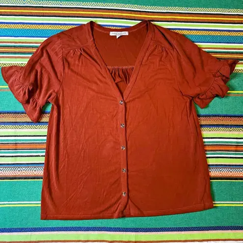 Green Envelope Button Down Flutter Short Sleeve Top in Rust red size small