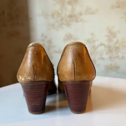 Vintage Kinney Shoes camel leather fringe heeled loafers made in Brazil 70s 6.5 Tan