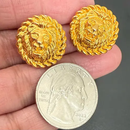 Anne Klein Vintage AK  Gold-tone Lion Head Clip On Earrings 10.1g.
