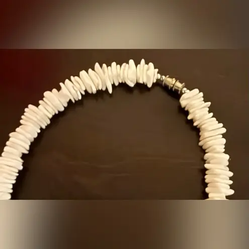 Vintage White Puka Sea Shell Beaded Chip Strand Necklace