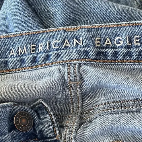 American Eagle  SZ 4 Mom Jeans High-Rise Whiskered Distressed Pocket Frayed Hems