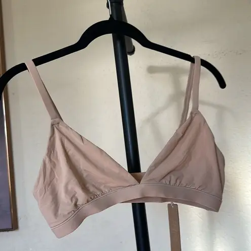 SKIMS NWT  Everybody Triangle Bralette CLAY Bra  Nude Beige Size S