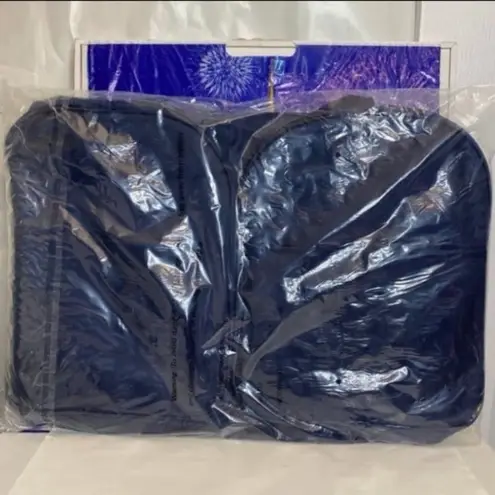 Sea world rescue center duffle bag / weekender NWT Blue