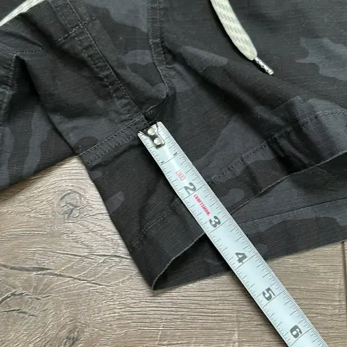 Vuori Ripstop Camo 3.5" Shorts Gray Black Size XL