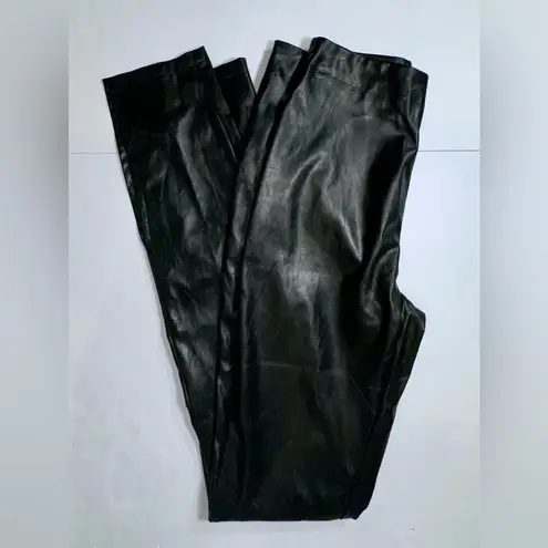 Suzanne Betro EUC SBETRO Faux leather side-zip pants with split hem - size medium