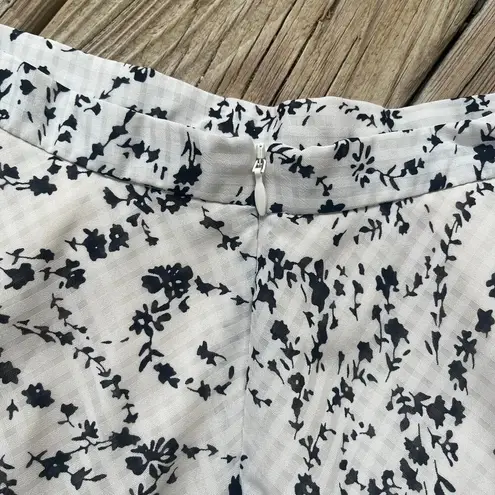 The Fifth Label White And Black Floral Print High Waisted Shorts Size XS