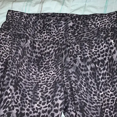 Danskin  Now cheetah print Capri leggings, 8-10 M