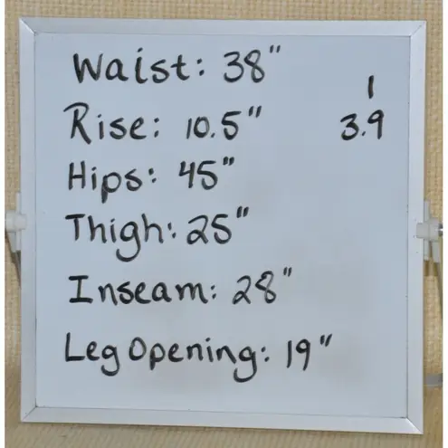 Liz Claiborne Woman Size 16W Short Classic Straight Leg Stretch Denim Jeans