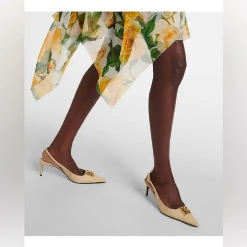 Dolce & Gabbana
Logo-embellished raffia slingback pumps