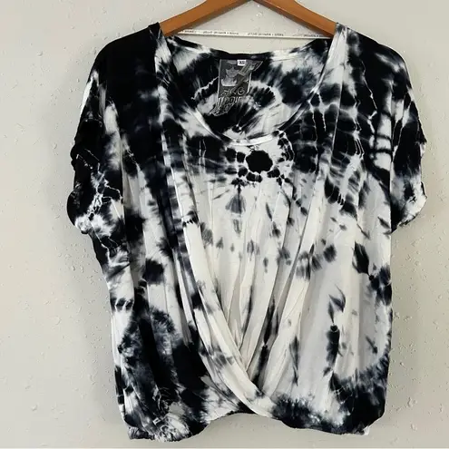 Young Fabulous and Broke 🦋  Black White Tie Dye Blouse XS Boho Bohemian