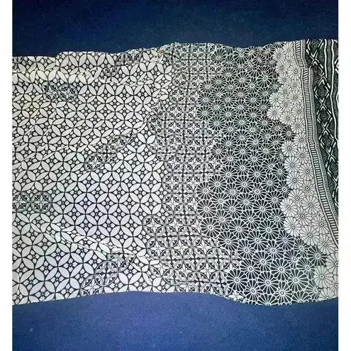 Big Buddha Women Black White Scarf One Size