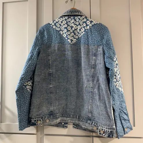 Avec Les Filles Women's Lightweight Denim Floral Patchwork Jean Jacket Medium