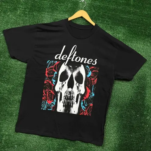 Deftones T-Shirt in size XL