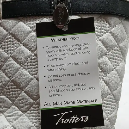 Trotters Blizzard III Women Boots Size 6.5 Faux Leather Quilted Western Gorpcore White