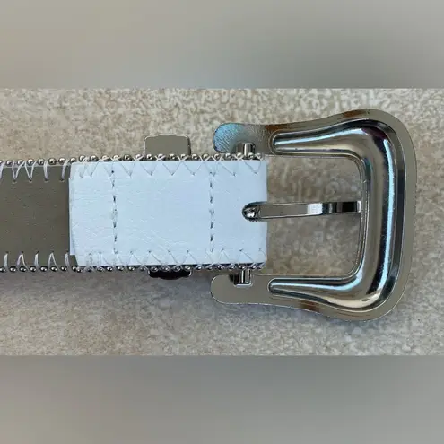 Womens White Western Belt MEDIUM/LARGE Waist Size Silver Tone Buckle Beaded Trim