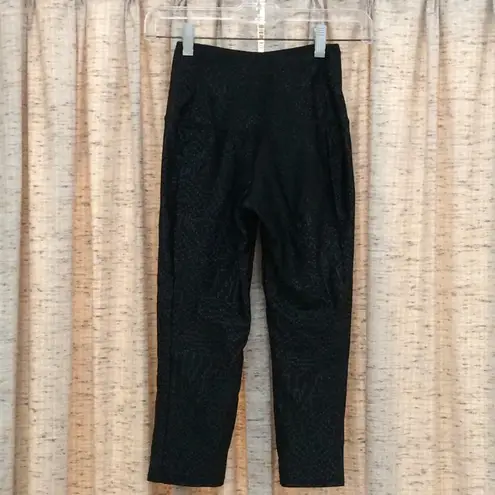 Onzie Geo Print Capri Leggings