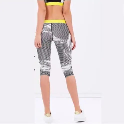 Palms The Upside Valley Power Pant Capri Leggings