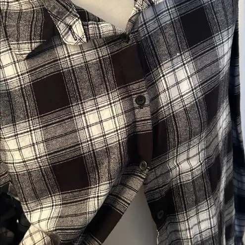 Pretty Little Thing  Oversized Plaid Button Down Flannel