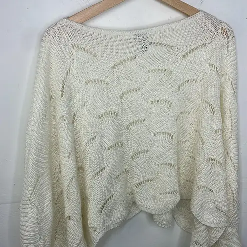 The Moon  & Madison Cropped Scalloped Edge Dolman Sleeve Sweater Cream Size Small