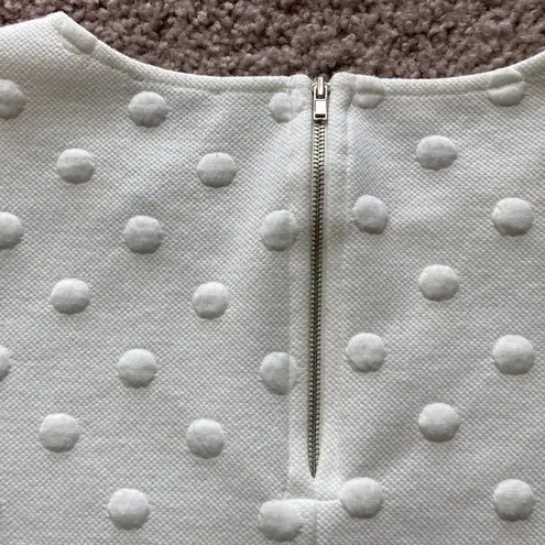 W5 Polka Dot White Short Sleeve Top Zipper Detail Women’s Size Medium Office