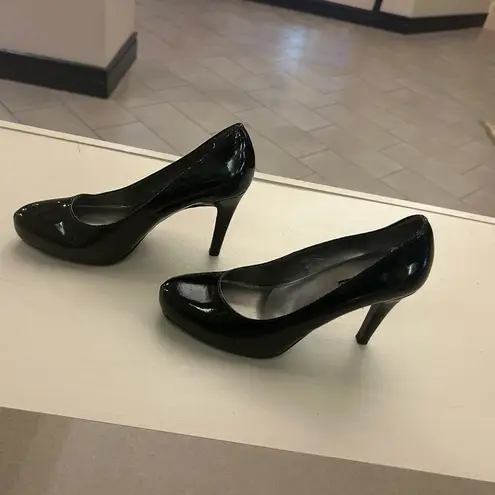 Bandolino Heels Classic Black Patent Leather Heels 8M