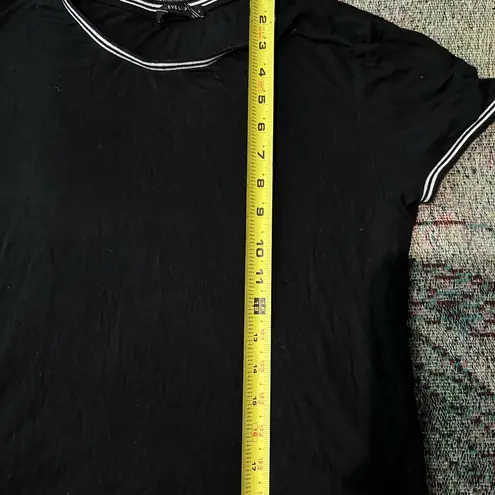 Women's Black Short Sleeve Tee White Trim Crew SZ L Relaxed Loose Fit Soft Size L