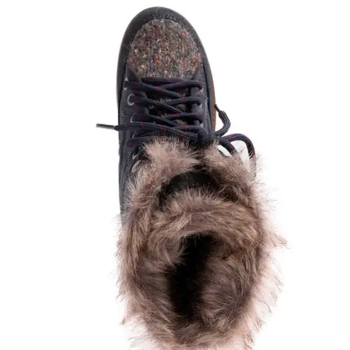Muk luks navy sigrid boots size 9 womens