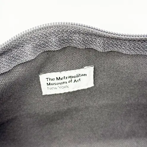 THE MET The Metropolitan Museum of Art ‘Yield to the Art’ Canvas Zipper Pouch Gray
