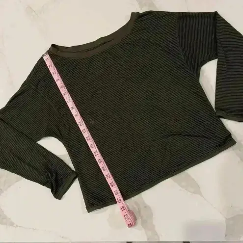 Lululemon Athletica Lean In CS Top Dark Olive Mesh Stripe Women Small Activewear Green