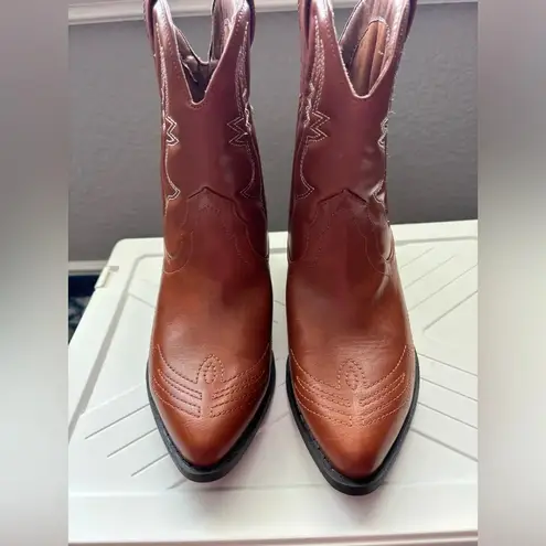 Soda NWOT Western Booties