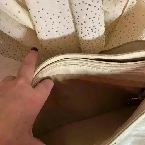 Liz Claiborne  Cream Leather Hobo Style Purse, Clean,‎ Excellent Condition