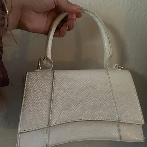 White Structured shoulder purse Handle