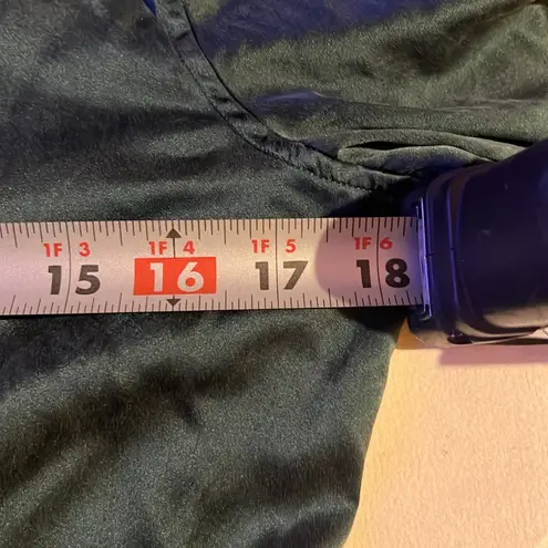 Theory  Deep Green Button Down Shirt size Large - Image 6