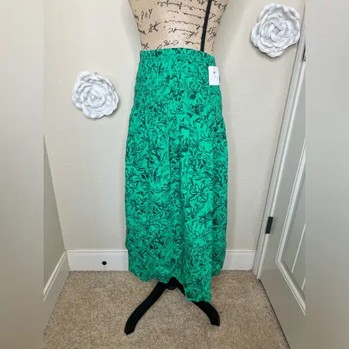NTM: Isabel Maternity Green Floral Elastic Smocked Waist Skirt NWT Sz M