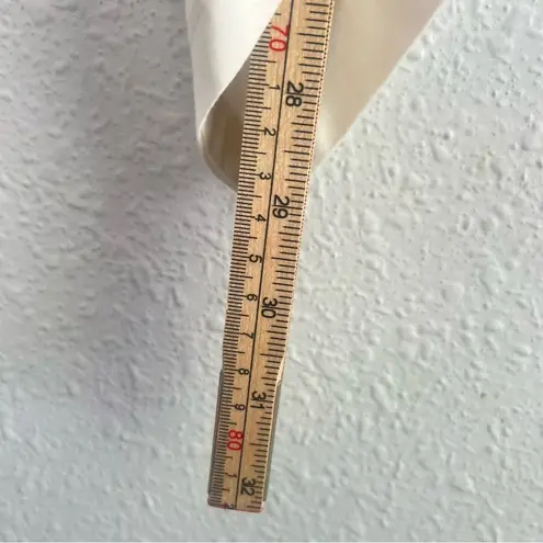 H:ours Revolve Mona Long Sleeve Cropped in White Size M