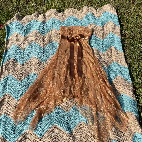 Yves vintage golden coppery strapless lace dress w/handkerchief hem. Size M. Gold Size M