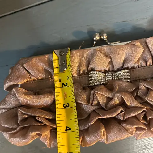 Source Unknown Elegant Ruffled Clutch in Beige w/Rhinestone Bow