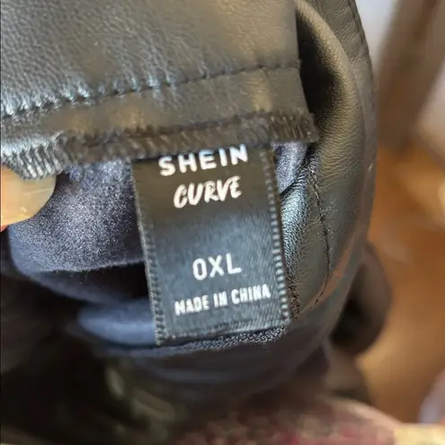 SheIn  Curve Black Faux Leather Skirt 0x - Image 3